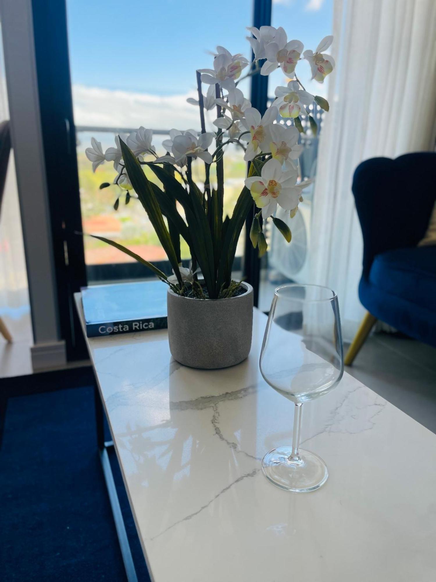 Skygarden Nunciatura Luxury Apartment #705 Сан Хосе Екстериор снимка